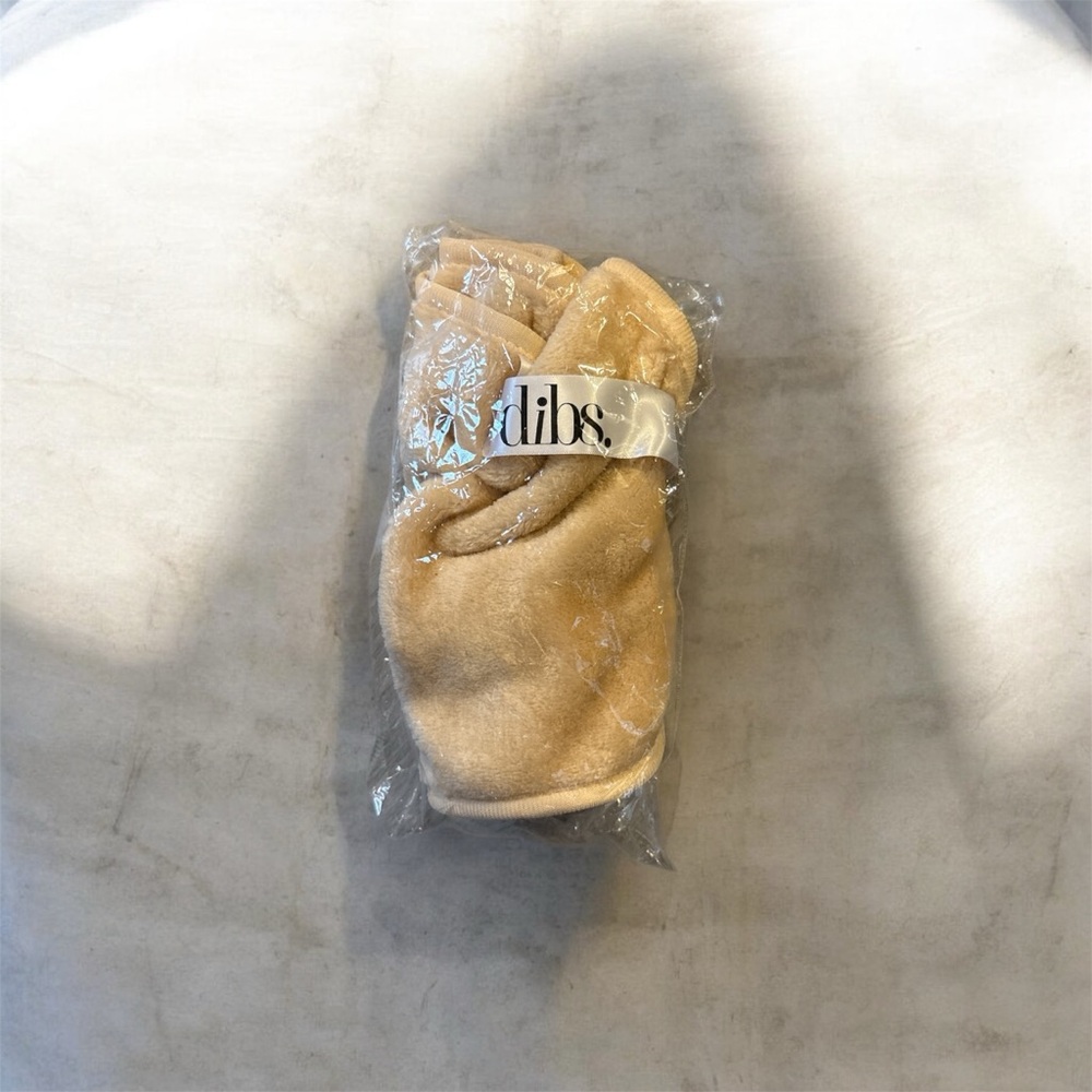 Dibs Lux Tan Makeup Towel